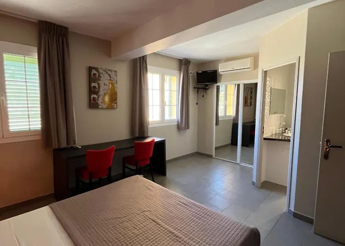 Hotes Chez Fernand Centuri